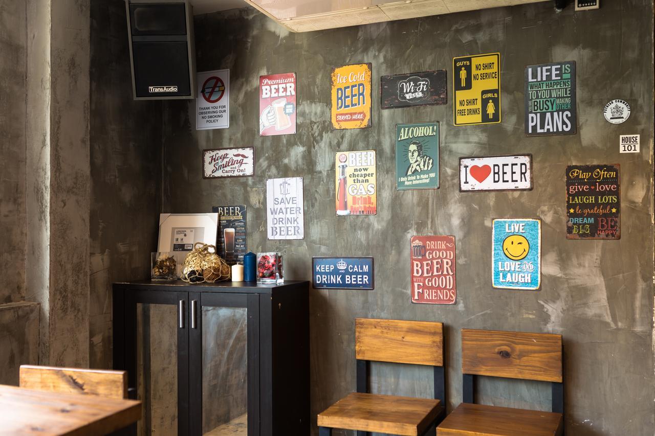 Revolution Hostel Asoke Bangkok Exterior foto