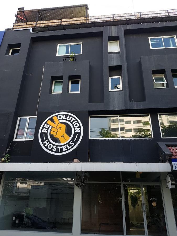 Revolution Hostel Asoke Bangkok Exterior foto